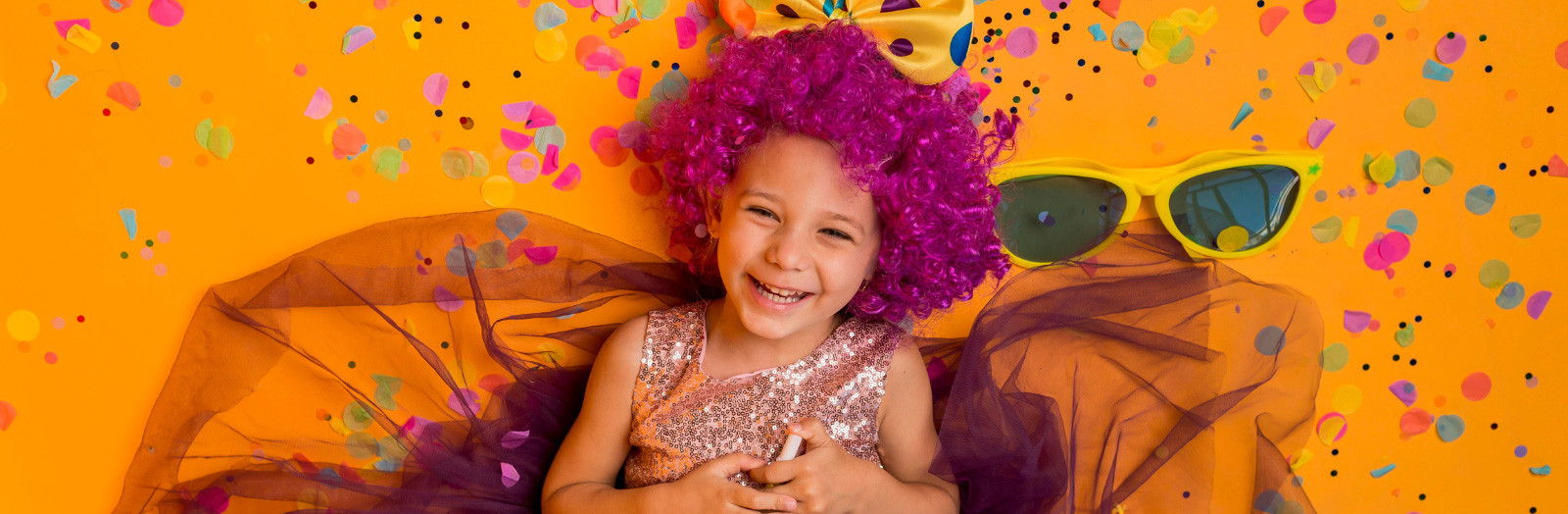 Voorkant -FEESTBAZAAR Winkel carnaval